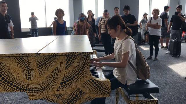 在日本东京都天文台的公共钢琴上...